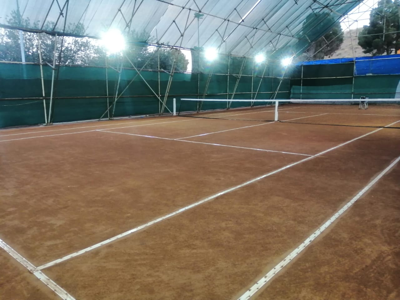 رزرو آنلاین زمین تنیس خانوادگی تختی